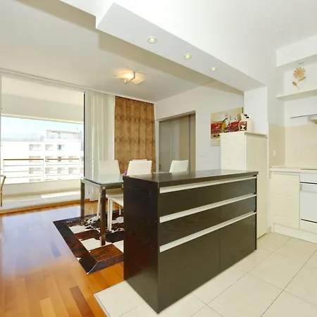 Ivon Apartment *